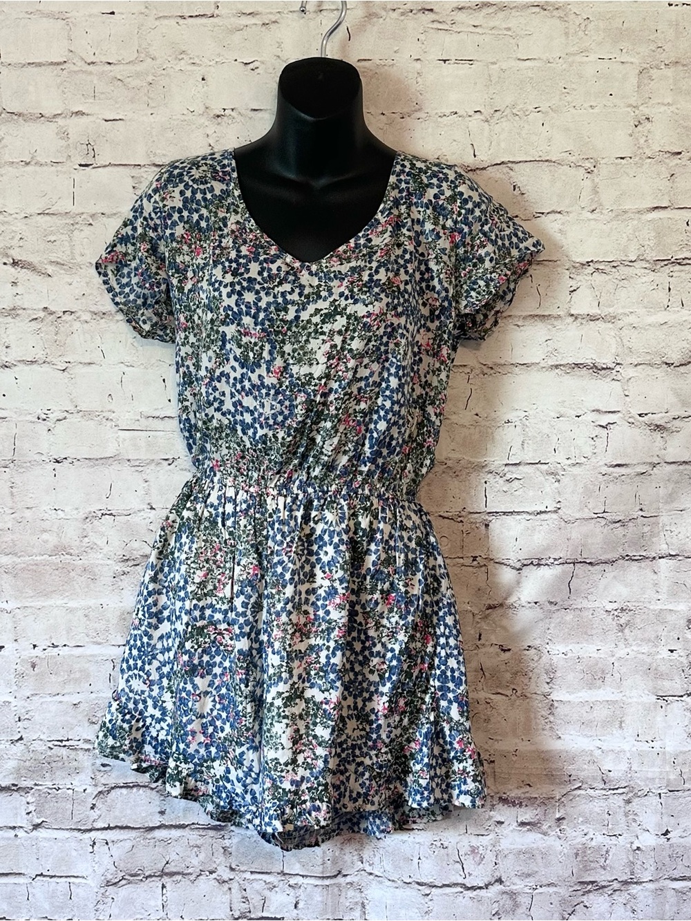 Abercrombie & Fitch Blue and White Floral V-Neck Mini Dress Y2K style